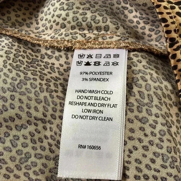 NWT Sincerely Jules button up top Women Leopard Print Long Sleeve size M - Picture 6 of 6
